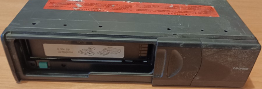 BMW E serios CD Changer []