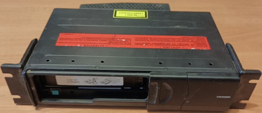 BMW E serios CD Changer []