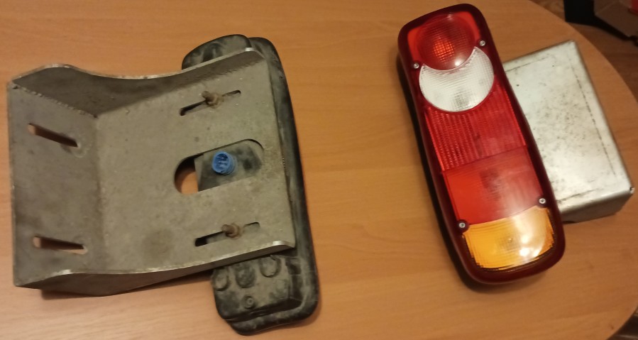  Iveco Eurocargo Galiniai Zibintai []